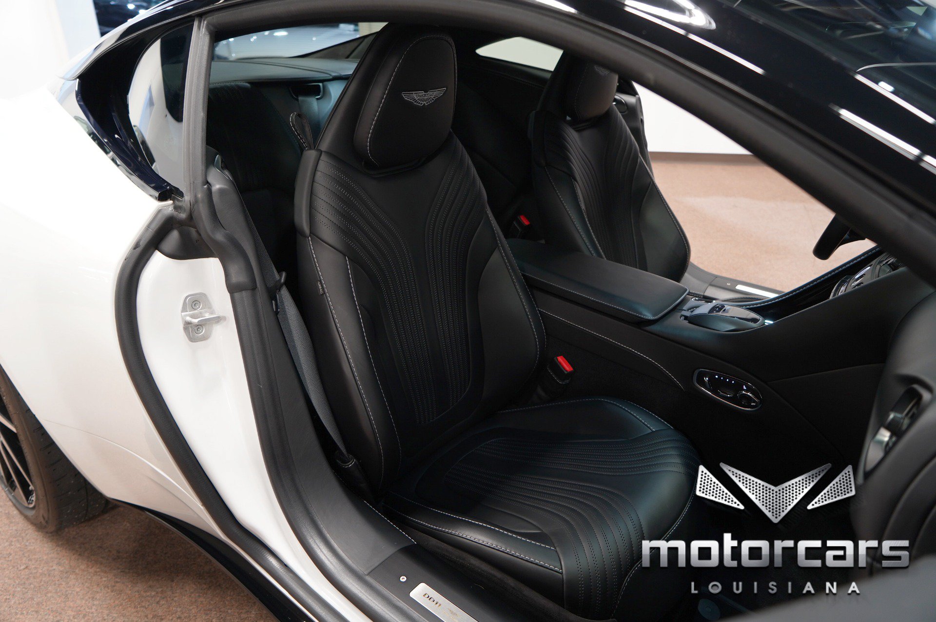 Used 2018 Aston Martin DB11 Coupe RWD image 36