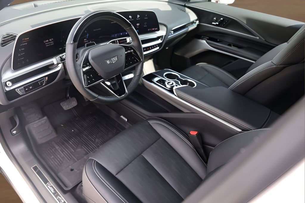 Used 2025 Cadillac Lyriq Luxury w/ LPO, Floor Liner Package image 10