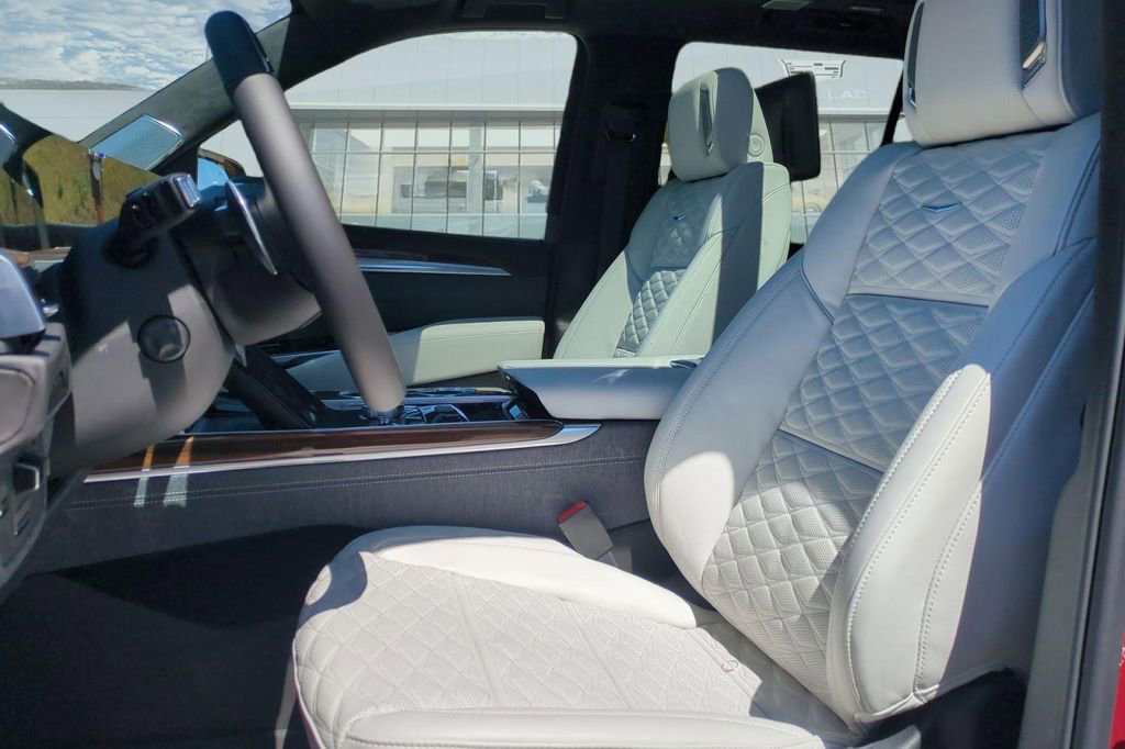 New 2026 Cadillac Escalade Platinum Sport w/ LPO, ONYX Package AWD/4WD image 9