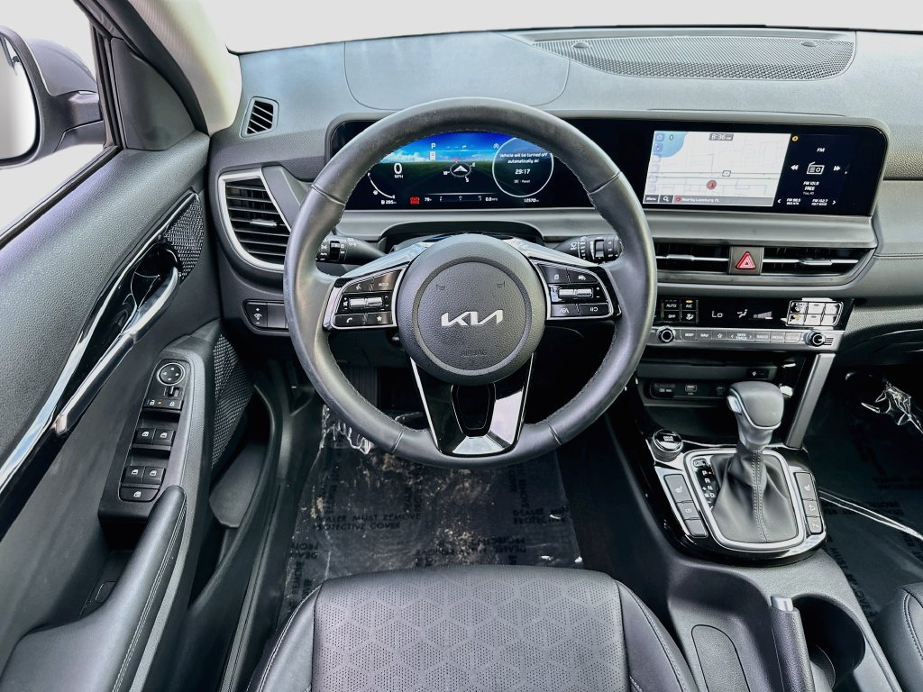 Used 2025 Kia Seltos EX w/ EX Sunroof Package FWD image 23