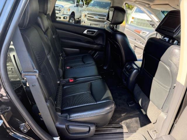 Used 2016 Nissan Pathfinder Platinum w/ Family Entertainment Package AWD/4WD image 39