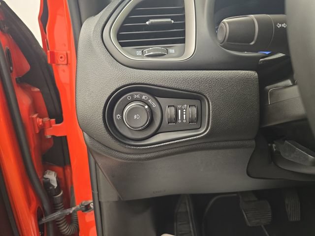 Used 2021 Jeep Renegade Latitude AWD/4WD image 30