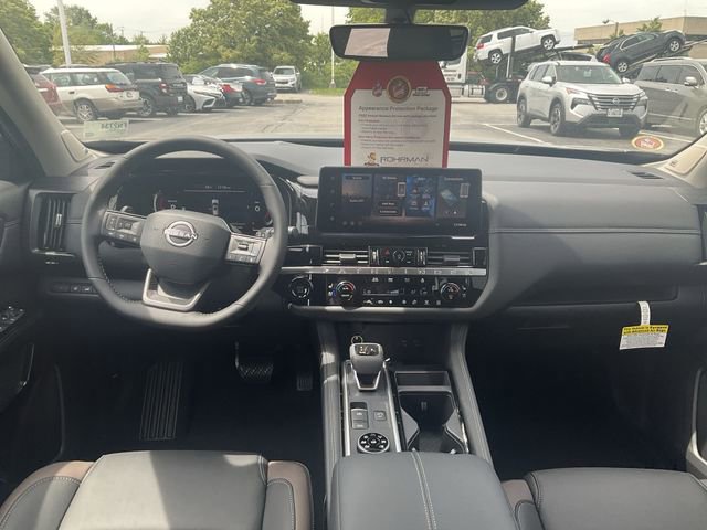 New 2026 Nissan Pathfinder Platinum AWD/4WD image 11