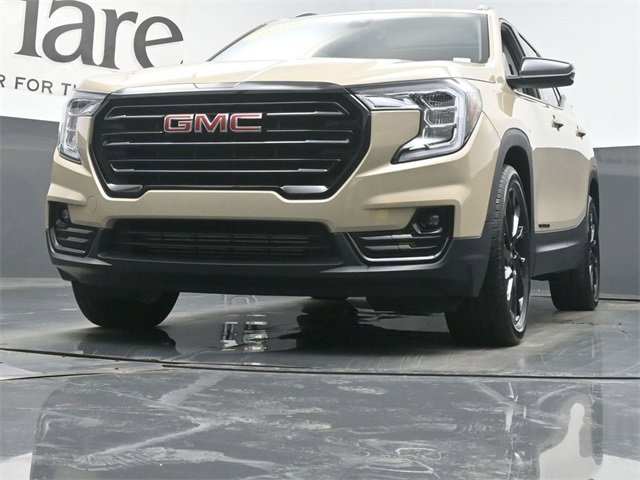 Used 2023 GMC Terrain SLT w/ Elevation Edition image 4