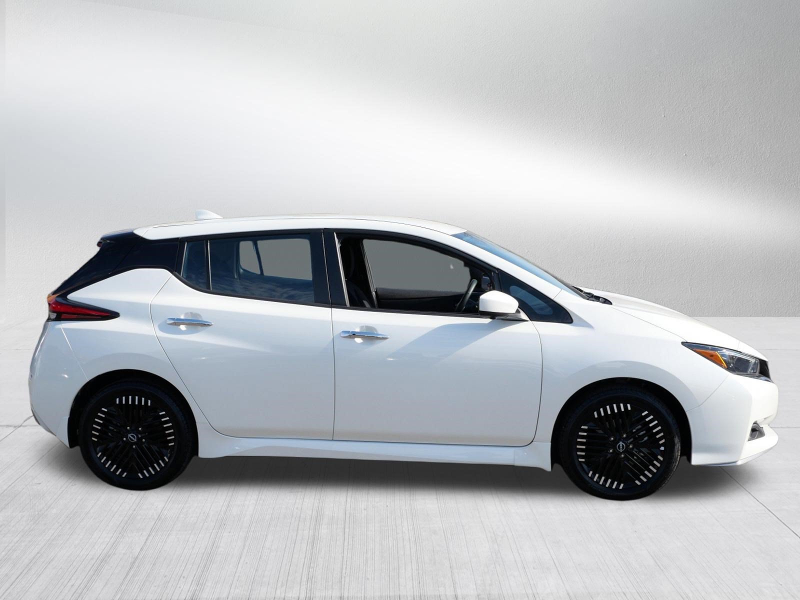 Used 2025 Nissan Leaf SV Plus FWD image 8