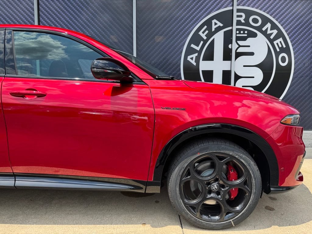 New 2026 Alfa Romeo Tonale w/ Quick Order Package 23H Volce AWD/4WD image 3