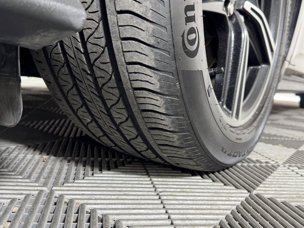 Used 2024 Ford Mustang Convertible image 13