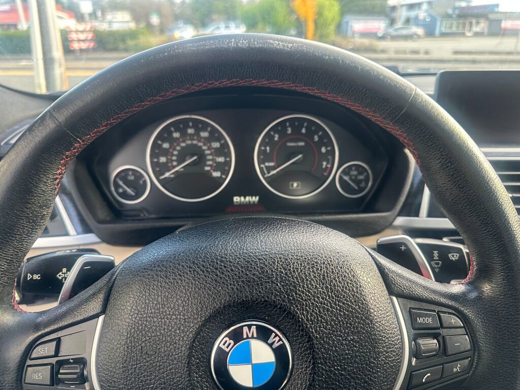 Used 2017 BMW 330i xDrive Sedan image 25