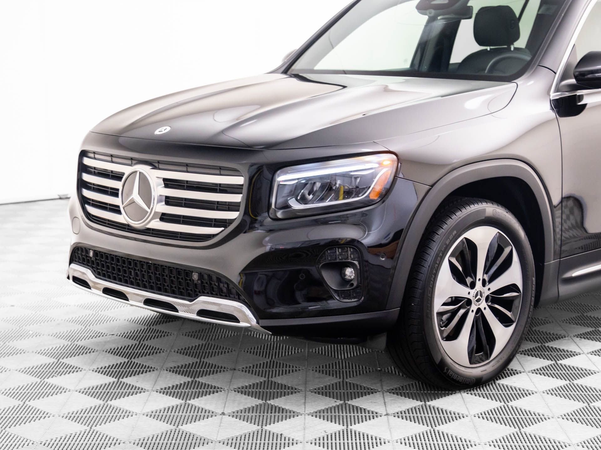 Certified 2024 Mercedes-Benz GLB 250 4MATIC w/ Exclusive Package image 38