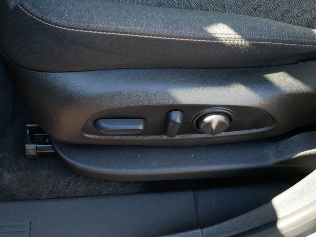 Used 2024 Chevrolet Equinox LT AWD/4WD image 16