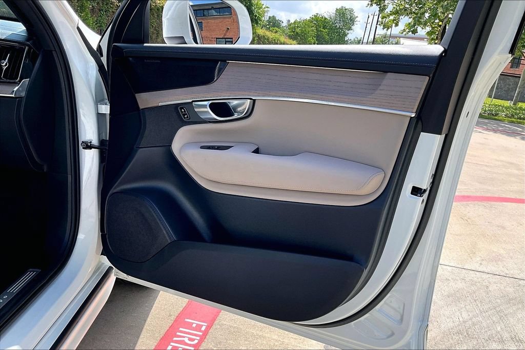 Certified 2025 Volvo XC90 B5 Plus AWD/4WD image 24