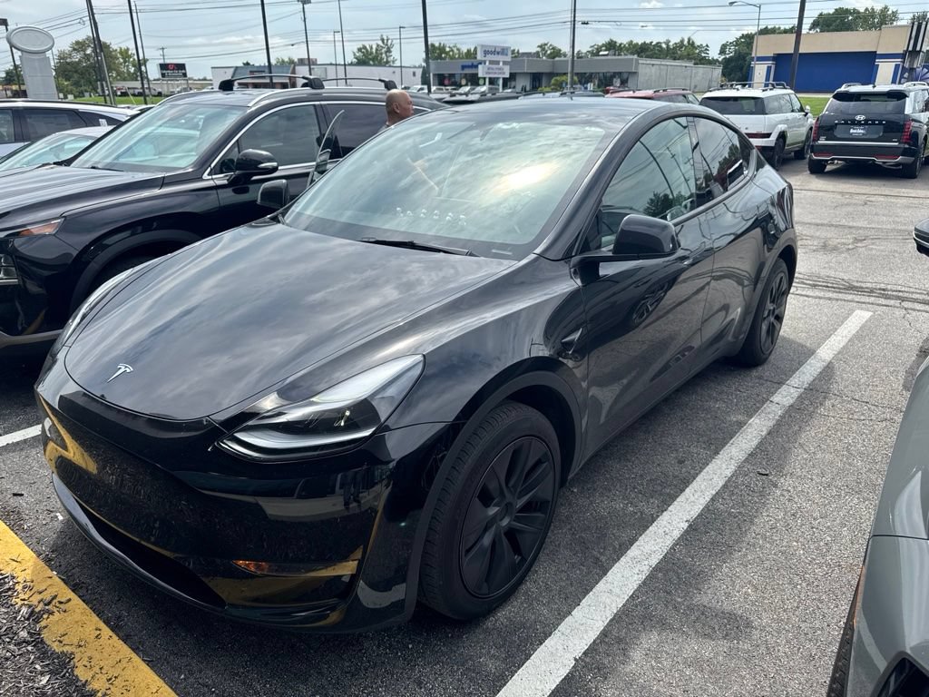 Used 2024 Tesla Model Y Long Range AWD/4WD image 1