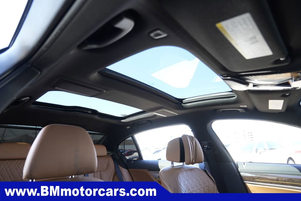 Used 2020 BMW 750i xDrive w/ Cold Weather Package AWD/4WD image 33
