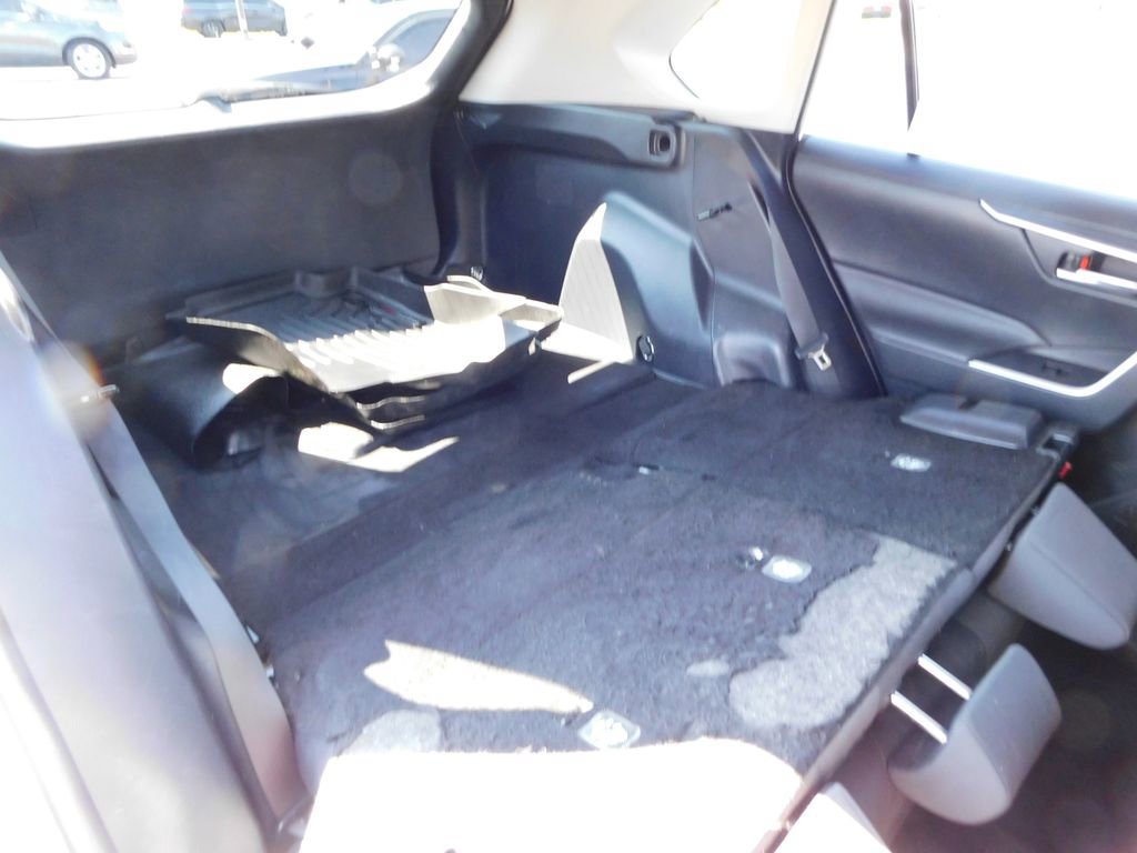 Used 2019 Toyota RAV4 XLE w/ Convenience Package image 27