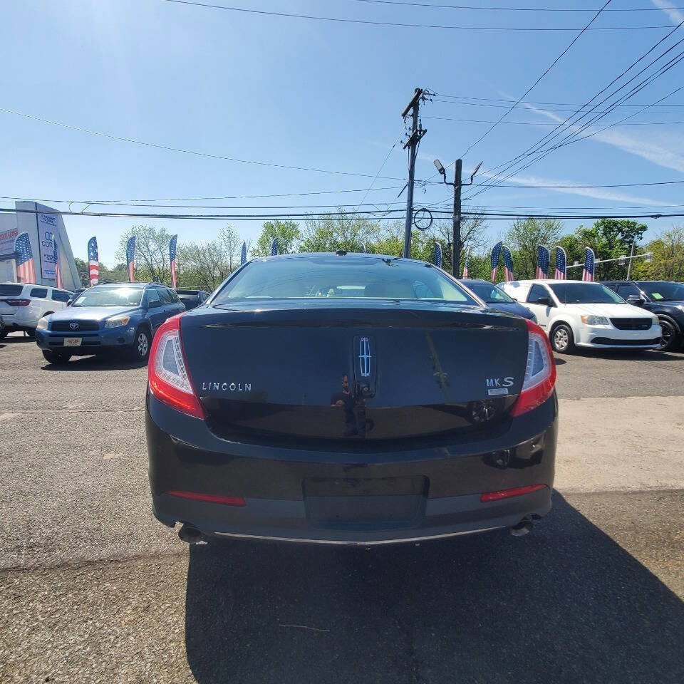 Used 2013 Lincoln MKS AWD image 4