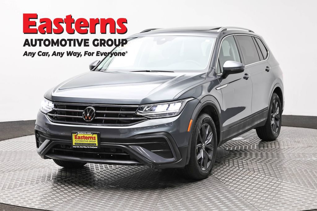 Used 2022 Volkswagen Tiguan SE w/ Panoramic Sunroof Package image 1