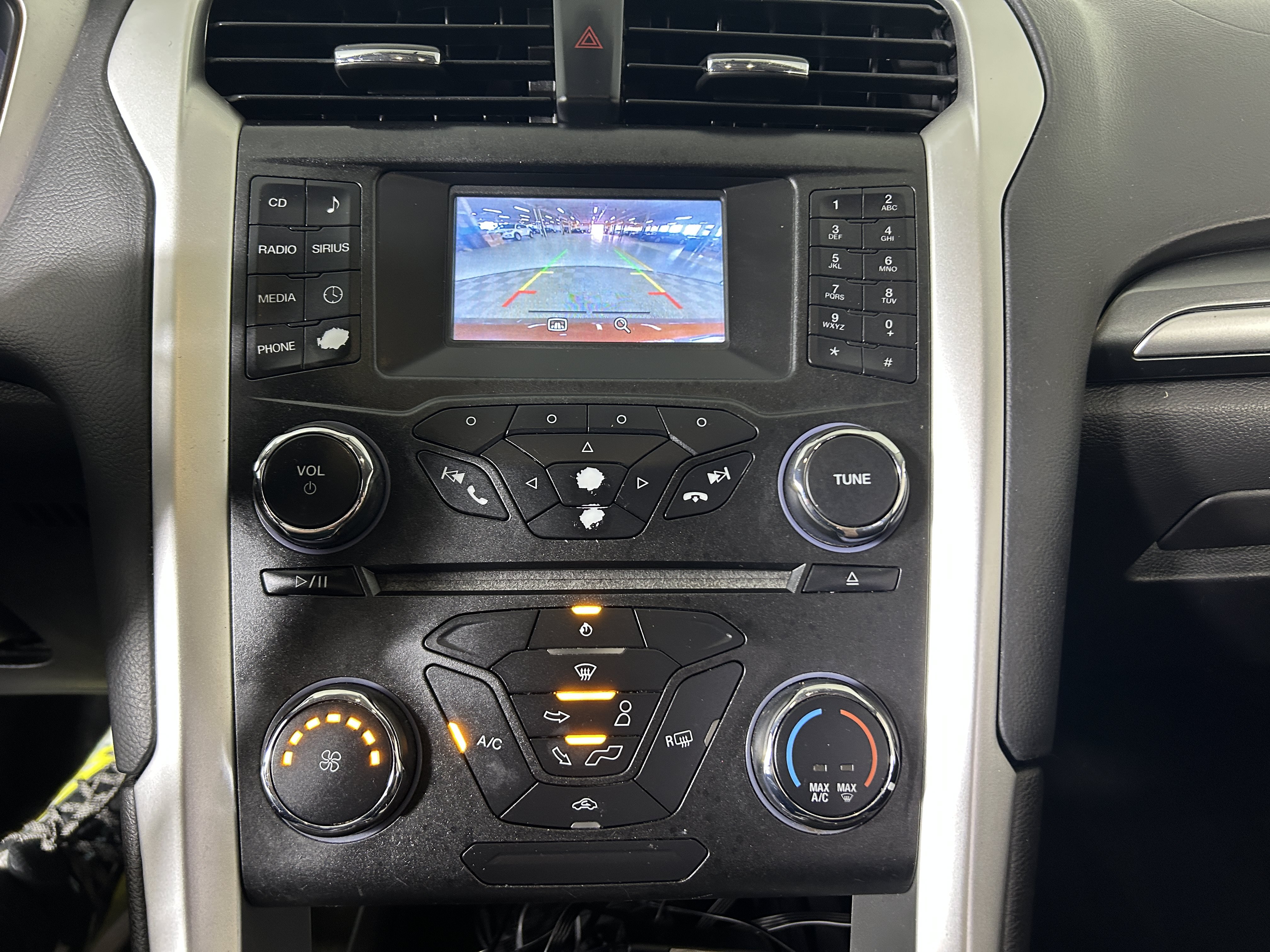 Used 2015 Ford Fusion SE FWD image 20