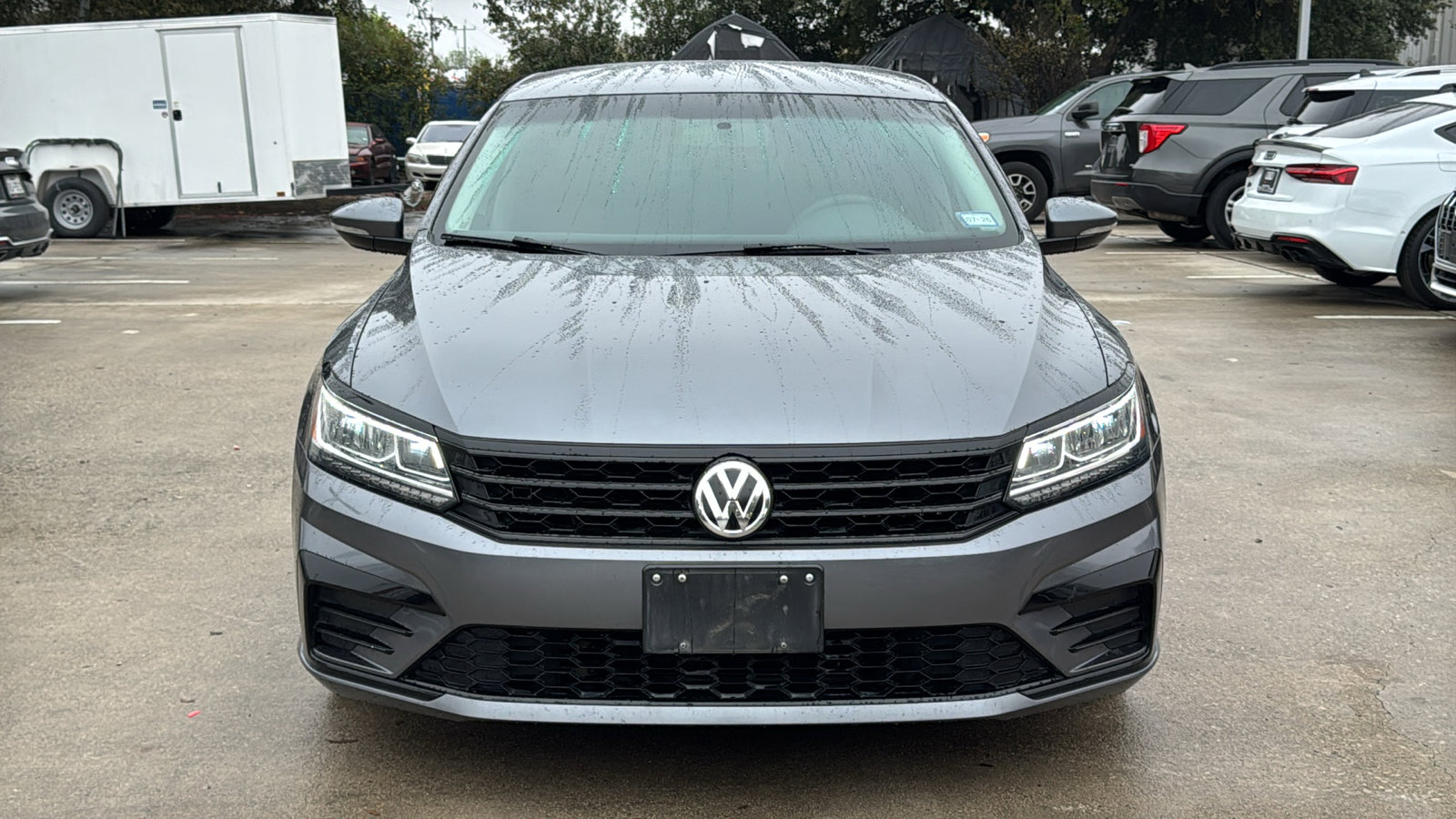 Used 2017 Volkswagen Passat 1.8T R-Line w/ R-Line Lighting Package image 2