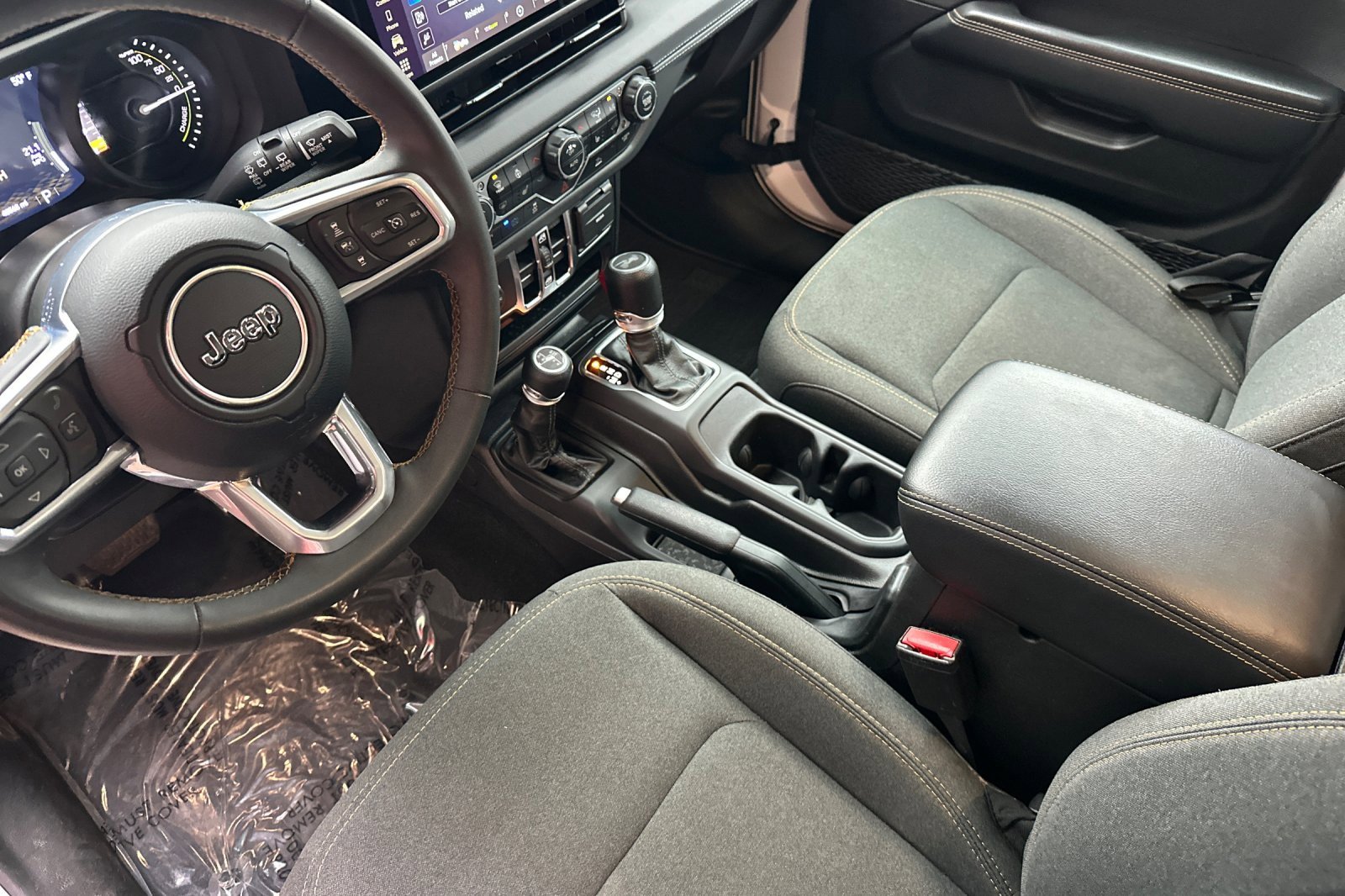 Used 2024 Jeep Wrangler Unlimited Sahara image 8