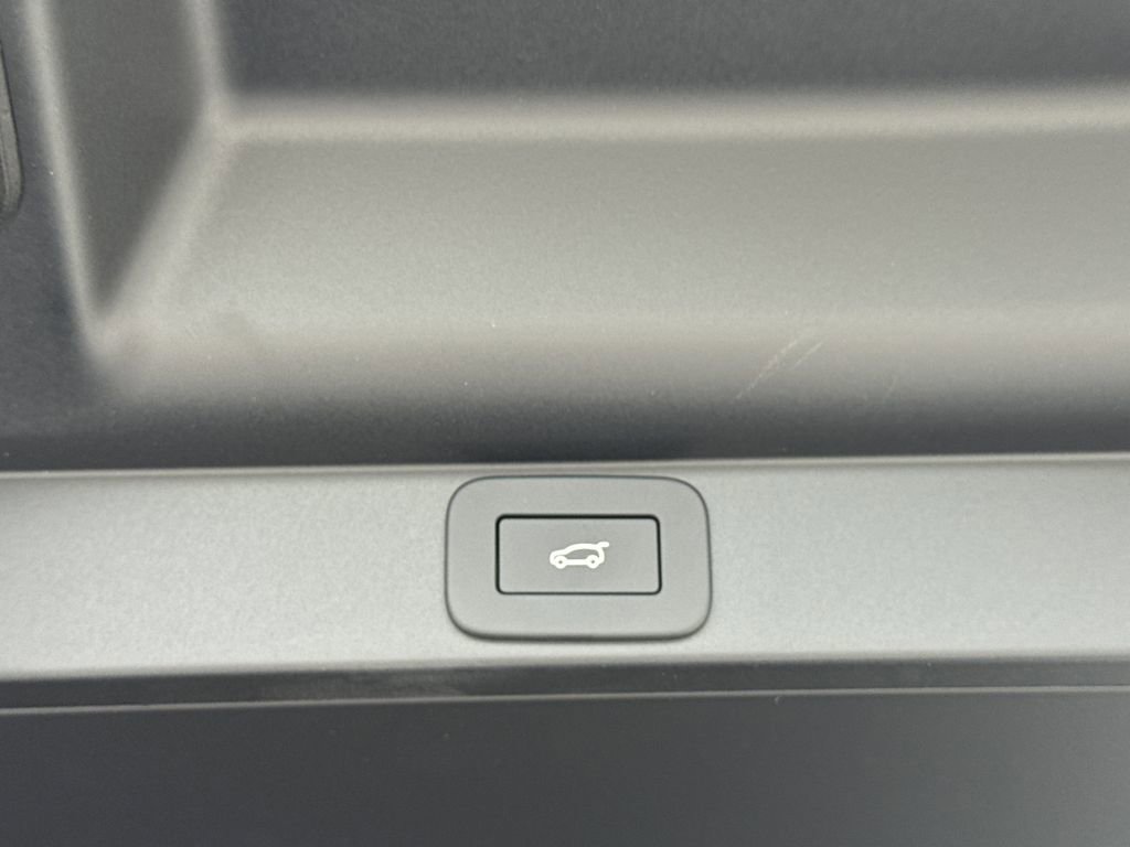 New 2025 Land Rover Range Rover Long Wheelbase SE image 13