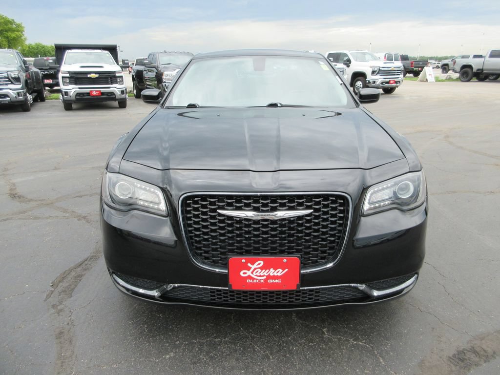 Used 2020 Chrysler 300 Touring w/ Sport Appearance Package RWD image 11
