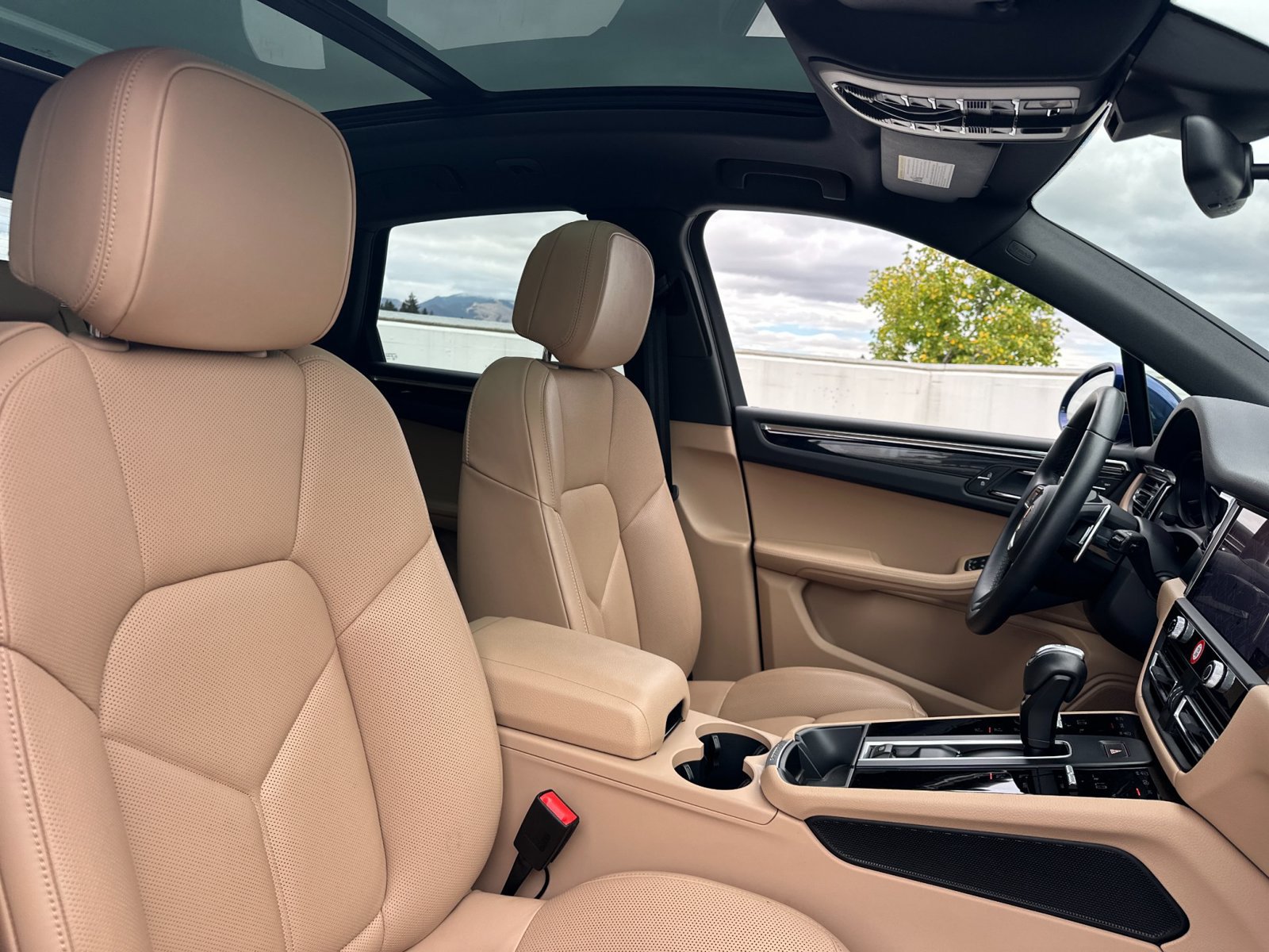 Certified 2026 Porsche Macan AWD/4WD image 25