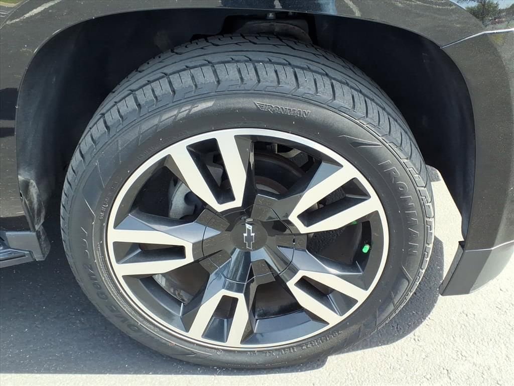 Used 2019 Chevrolet Suburban Premier w/ RST 6.2L Performance Edition AWD/4WD image 12