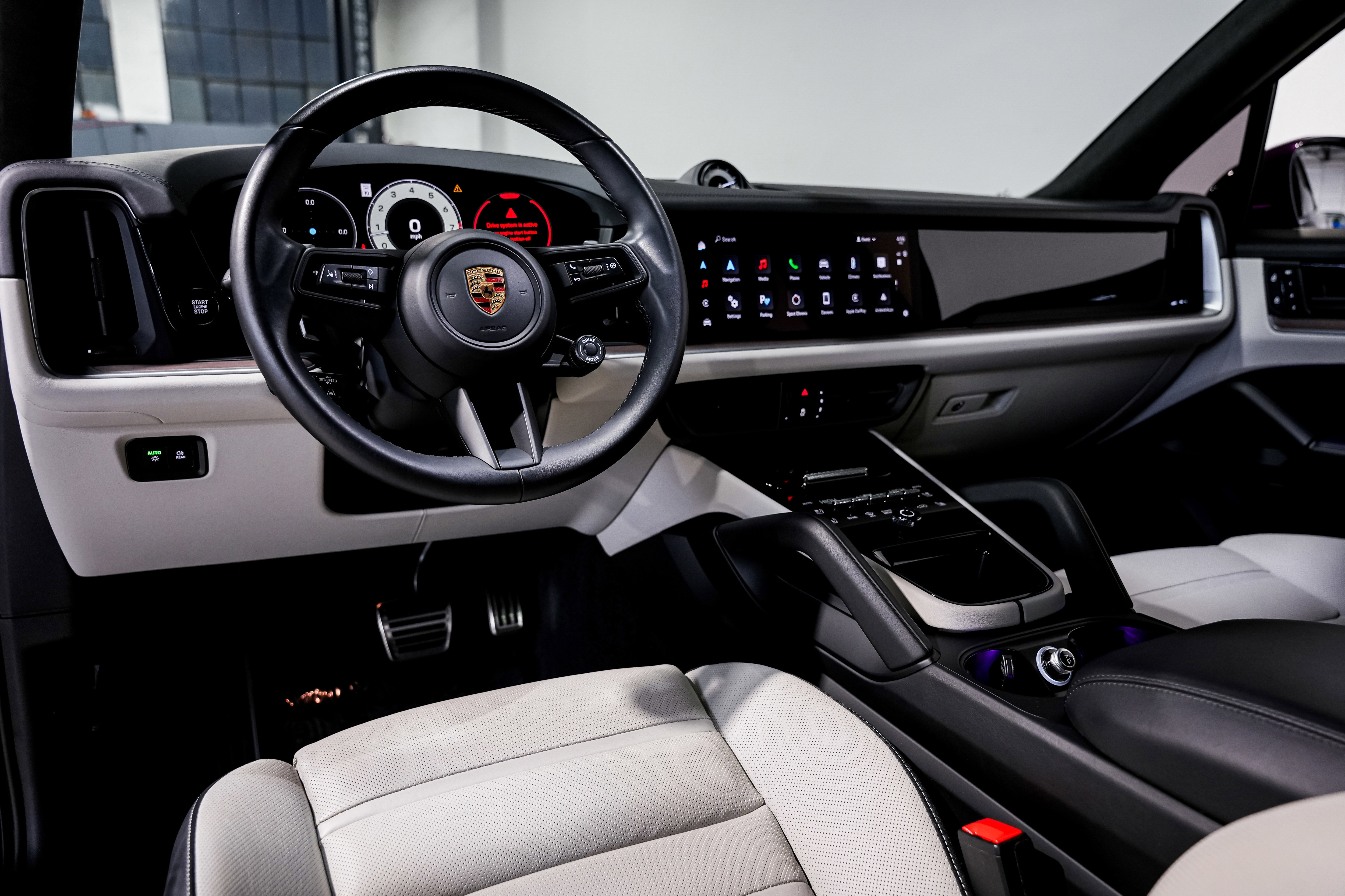 Used 2024 Porsche Cayenne S image 10