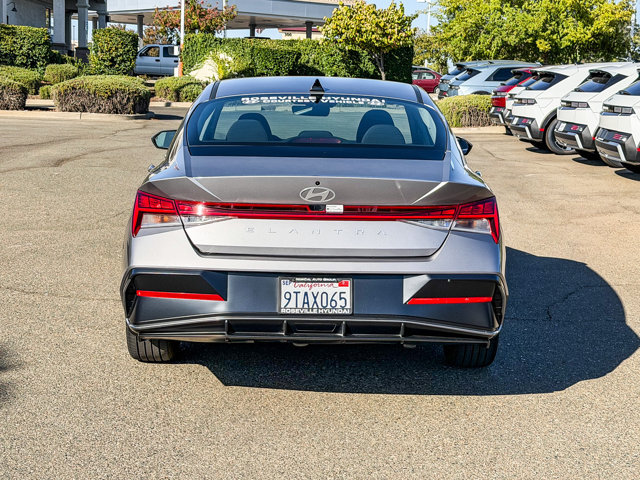 Used 2025 Hyundai Elantra SEL FWD image 4