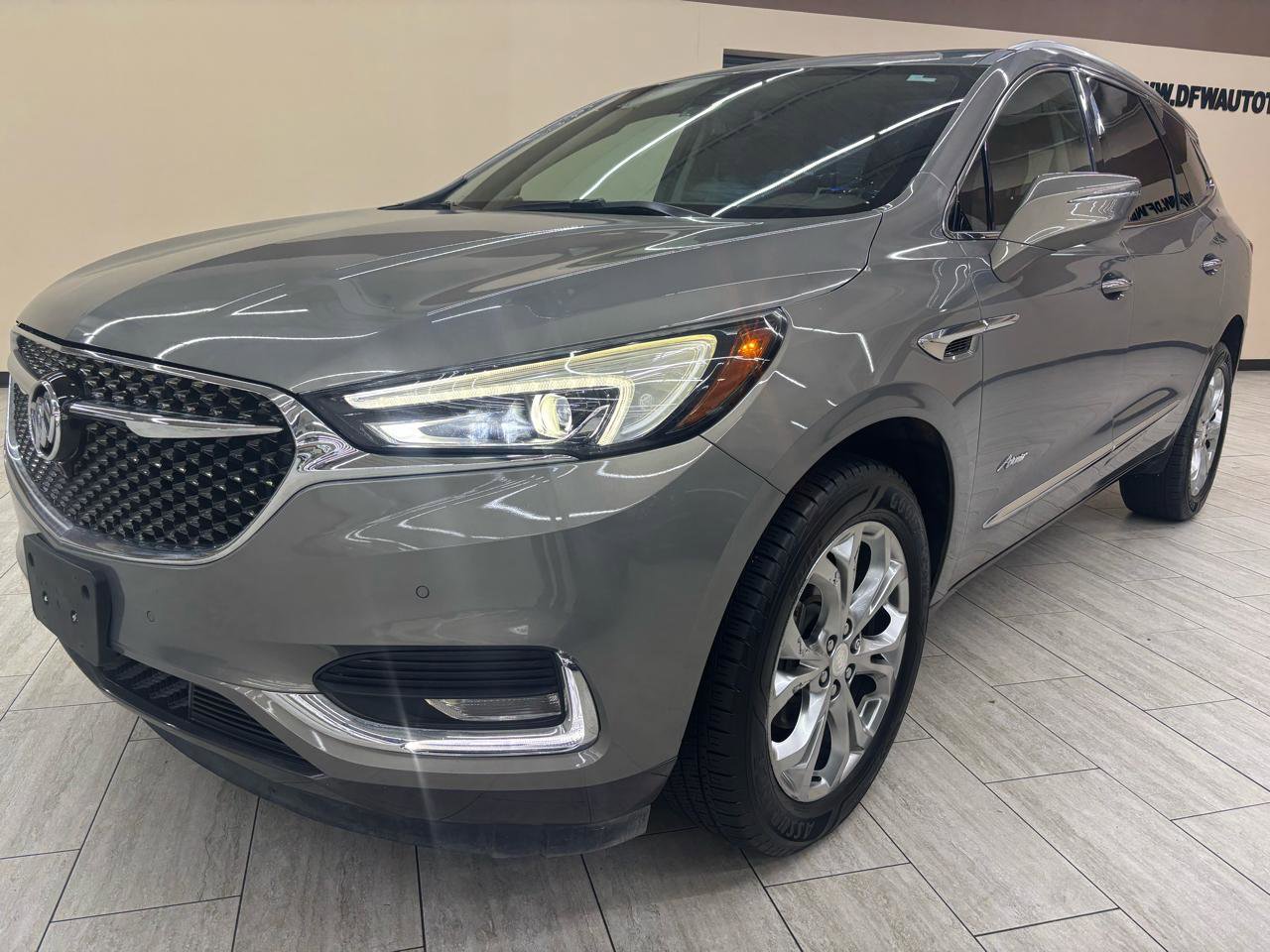 Used 2018 Buick Enclave Avenir w/ Avenir Technology Package FWD image 4