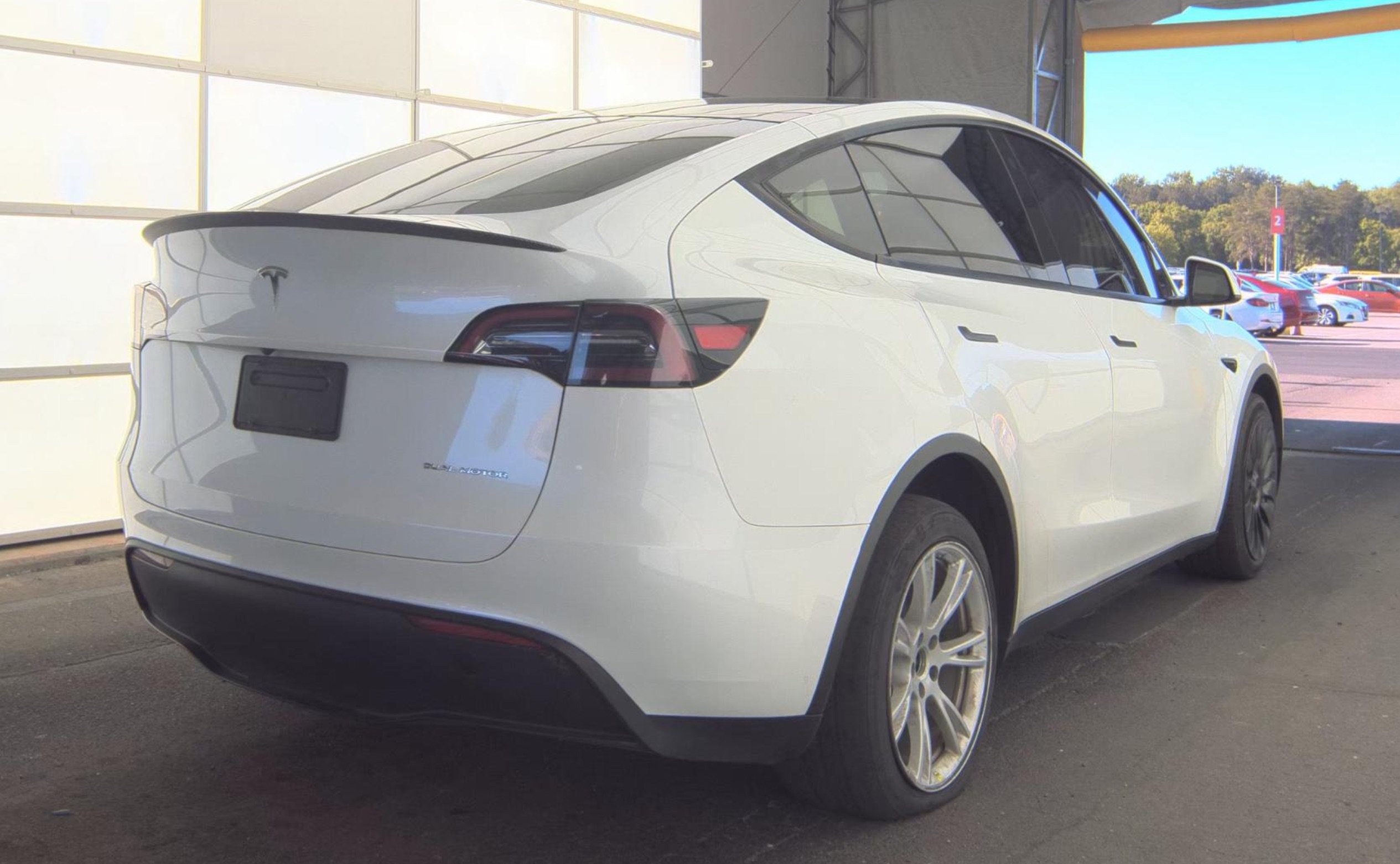 Used 2023 Tesla Model Y Performance AWD/4WD image 3