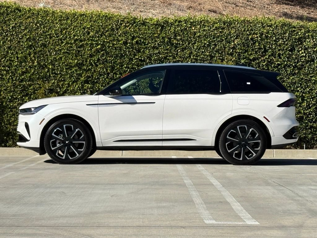 Used 2025 Lincoln Nautilus Reserve AWD/4WD image 7
