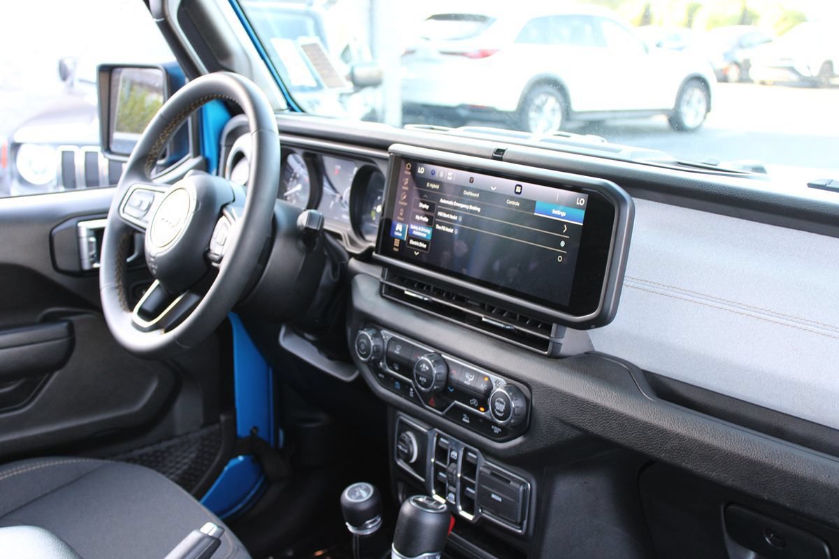 Used 2024 Jeep Wrangler Unlimited AWD/4WD image 9