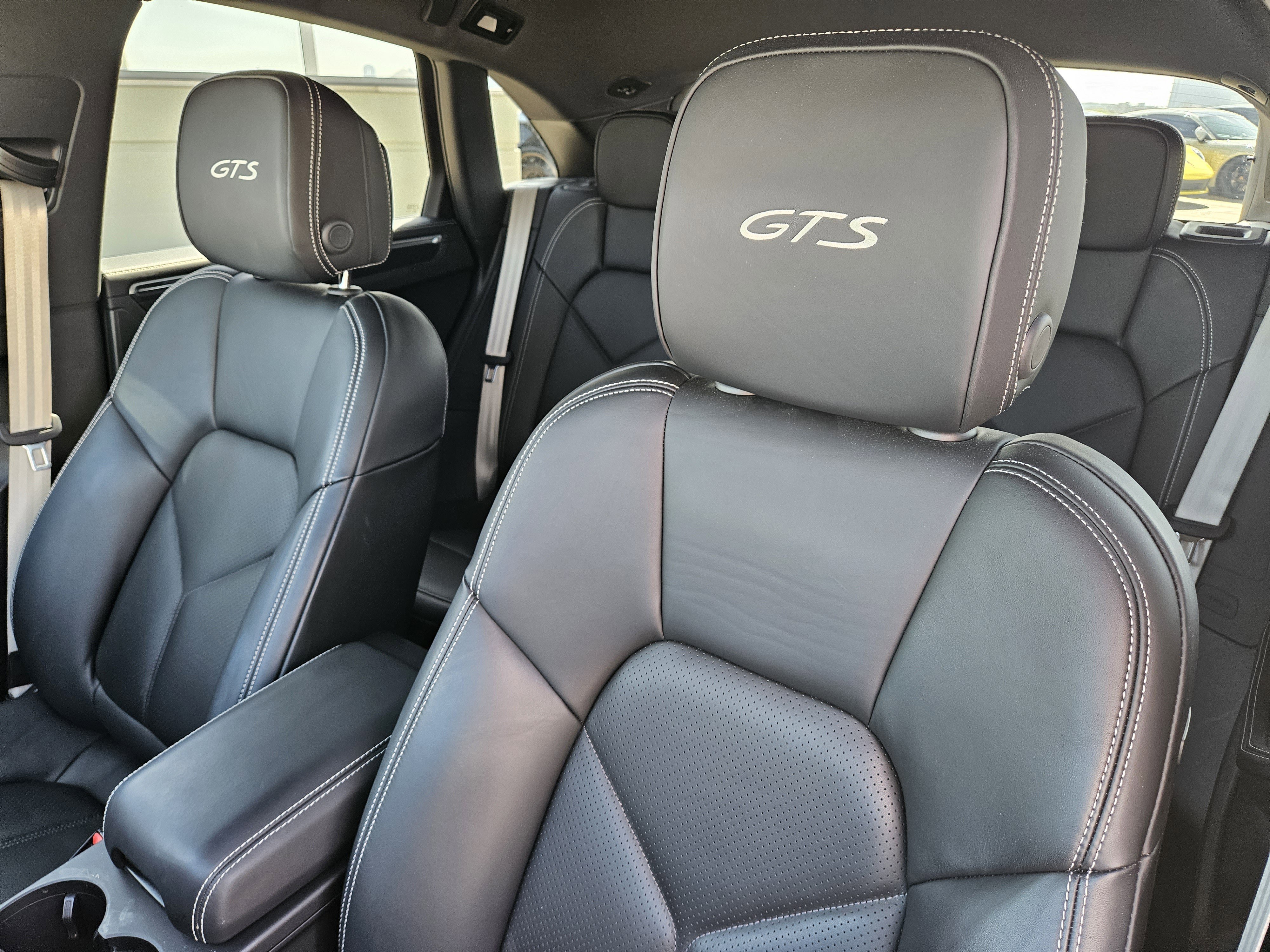 Certified 2024 Porsche Macan GTS image 6