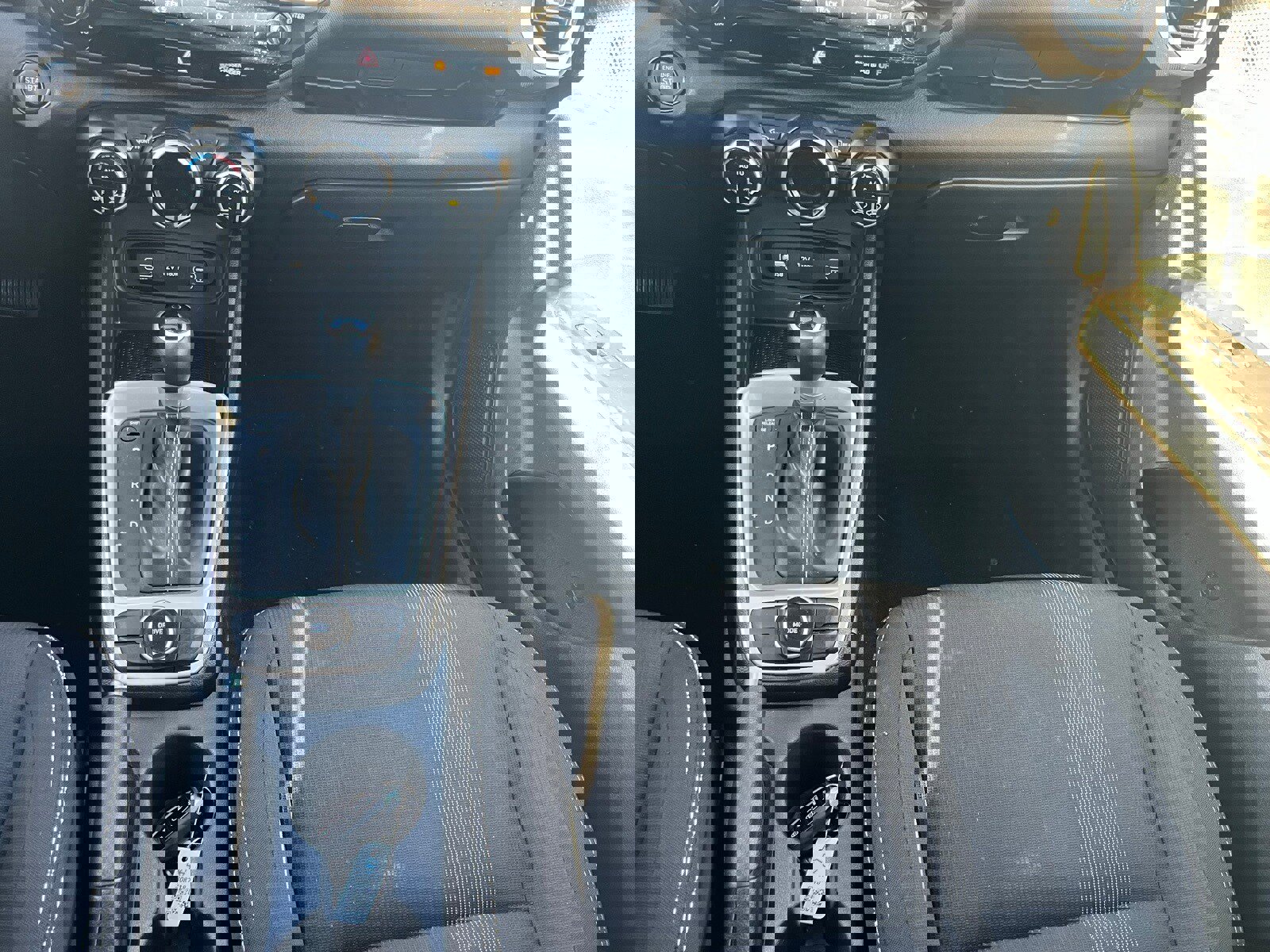 Certified 2025 Hyundai Venue SEL image 33