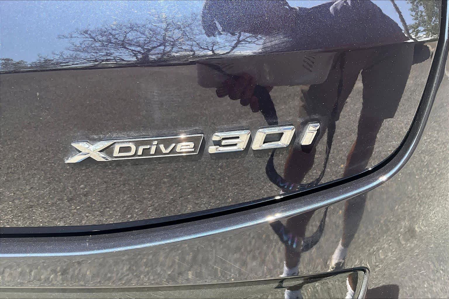 Used 2023 BMW X4 xDrive30i w/ M Sport Package AWD/4WD image 9