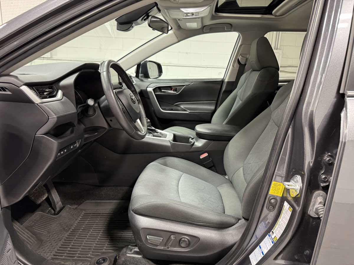 Used 2022 Toyota RAV4 XLE w/ Convenience Package AWD/4WD image 9