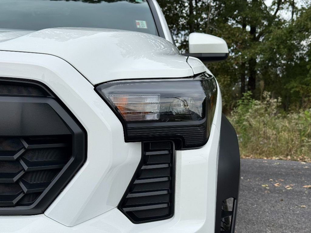 Used 2024 Toyota Tacoma TRD Off-Road image 13