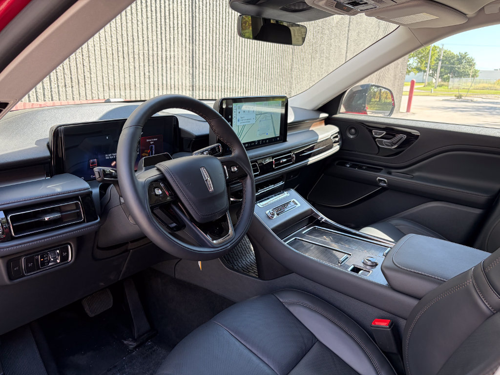 New 2026 Lincoln Aviator Reserve w/ Jet Appearance Package AWD/4WD image 10