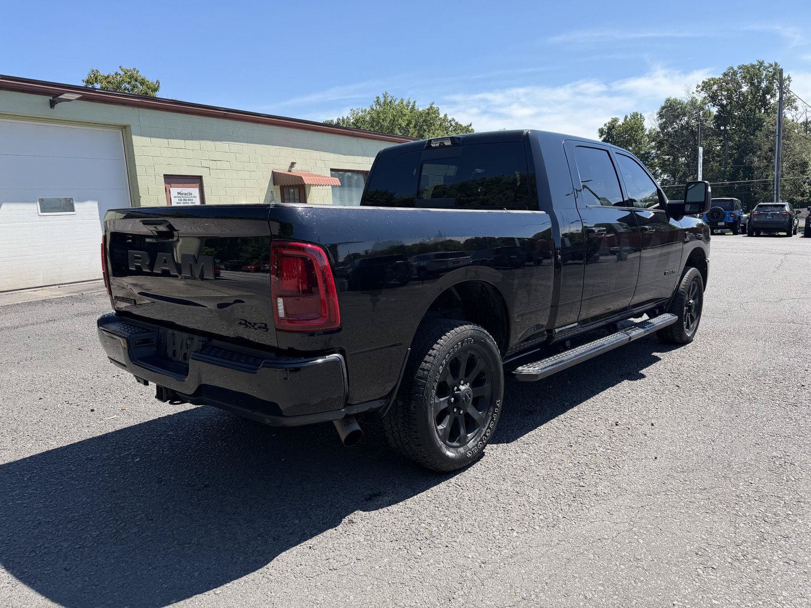 Used 2025 RAM 2500 Laramie AWD/4WD image 3