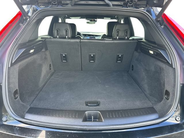 Used 2022 Cadillac XT4 Luxury w/ Trailering Package AWD/4WD image 9