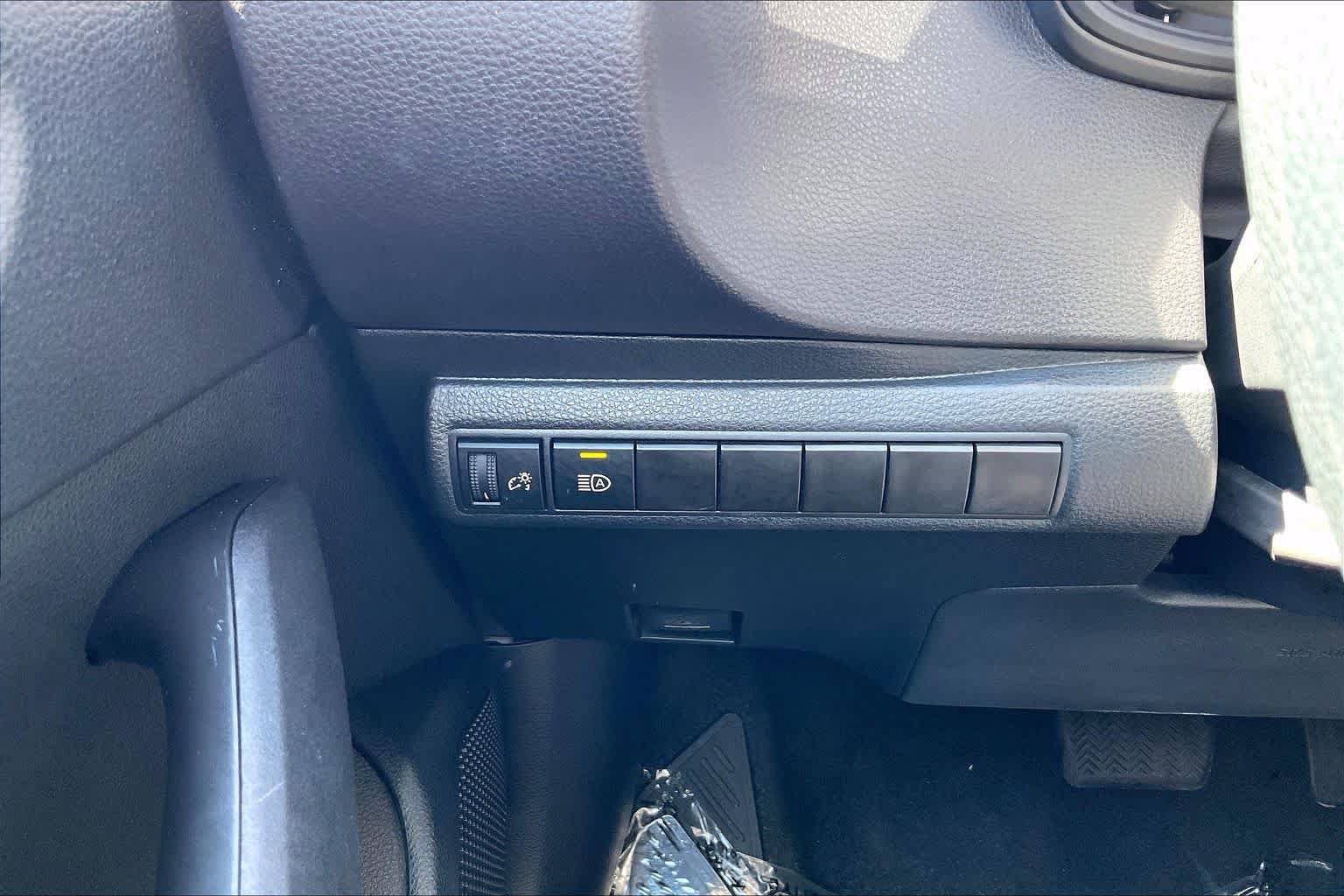 Used 2024 Toyota Corolla LE FWD image 32