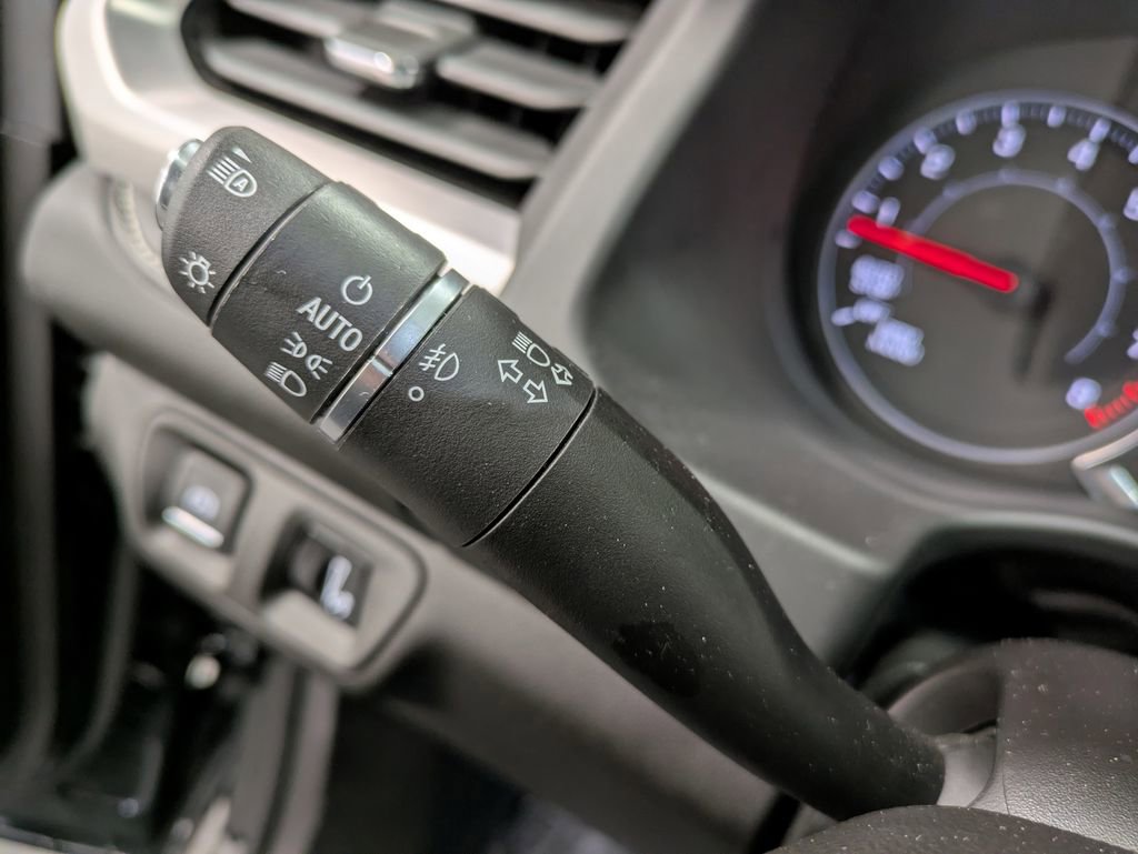 Used 2023 GMC Acadia SLT w/ Elevation Edition image 18