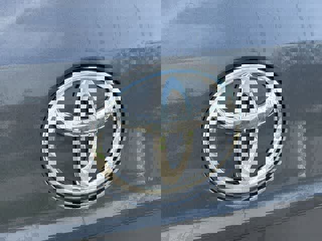 Used 2023 Toyota Highlander XLE image 19