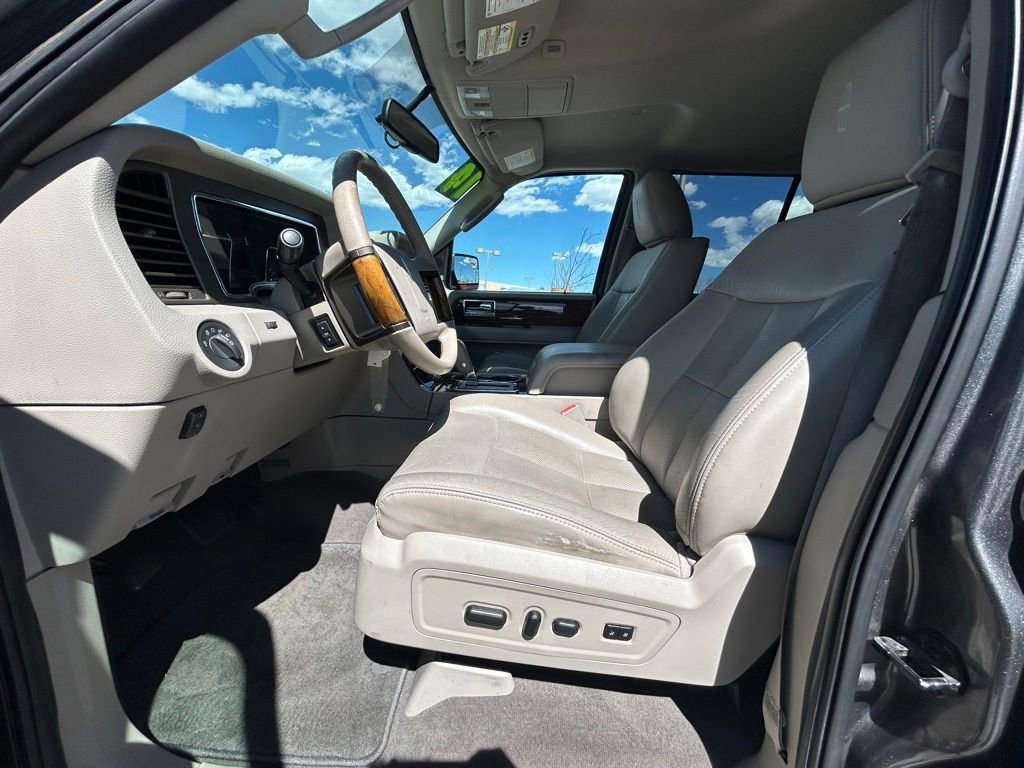 Used 2014 Lincoln Navigator 4WD image 11