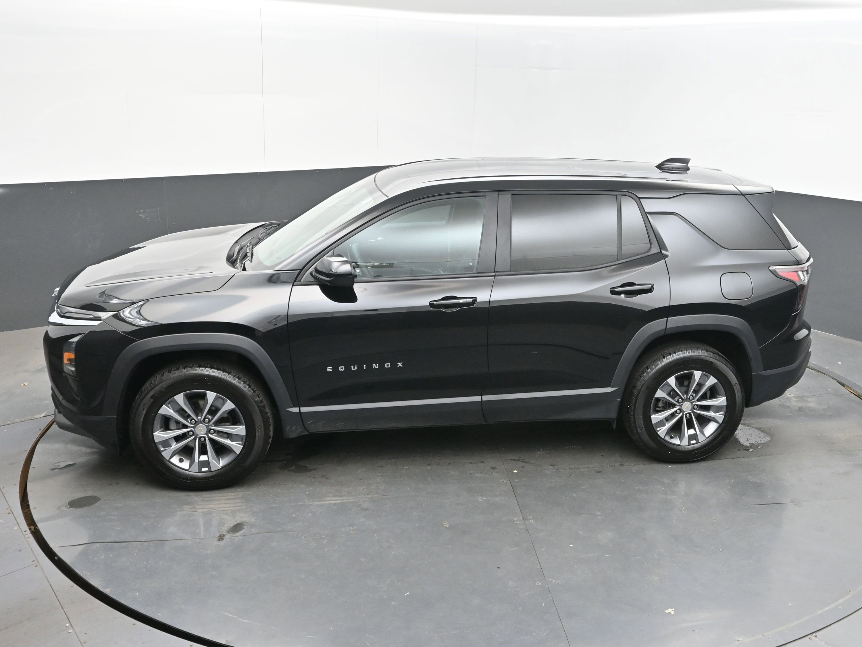 Used 2025 Chevrolet Equinox LT image 35