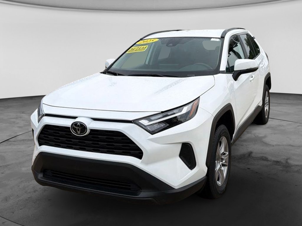 Used 2025 Toyota RAV4 XLE FWD image 4