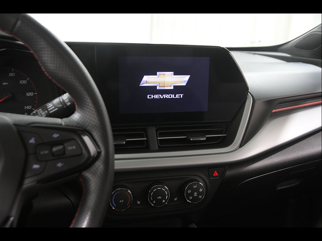 Certified 2024 Chevrolet Trax RS w/ Sunroof Package FWD image 9