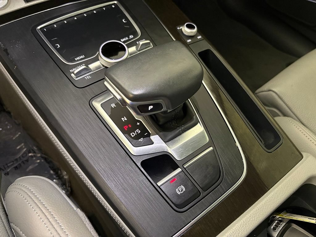Used 2020 Audi Q5 e Premium Plus w/ Premium Plus Package AWD/4WD image 30