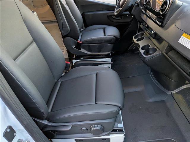 Used 2025 Mercedes-Benz Sprinter 2500 image 16